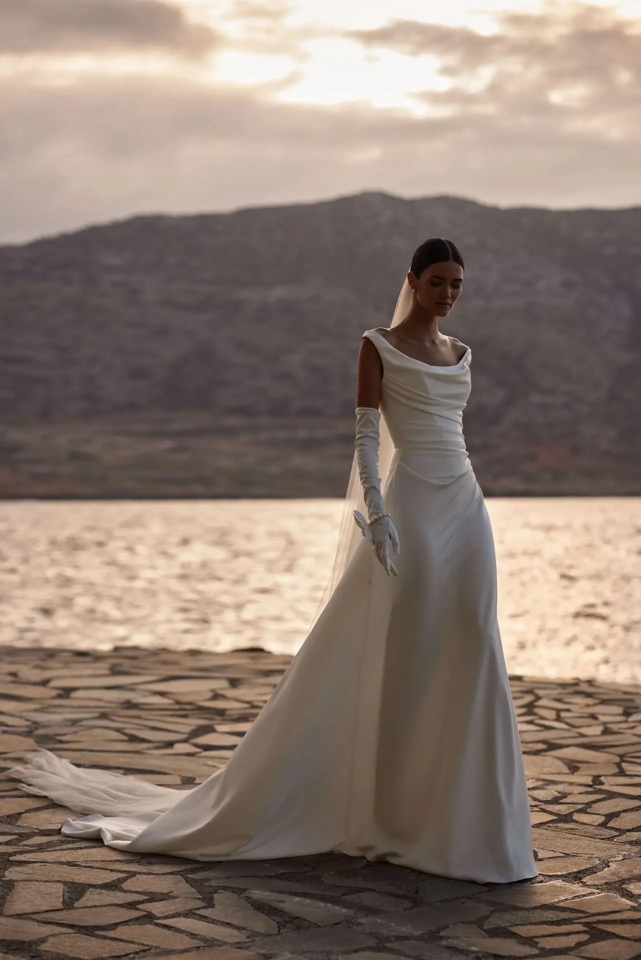 A Timeline for Buying Your Bridal Gown: When to Start. Desktop Image